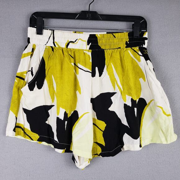 CALIA by Carrie Underwood Pants - Calia Carrie Underwood Size M High Rise Floral Shorts Black Green Athleisure